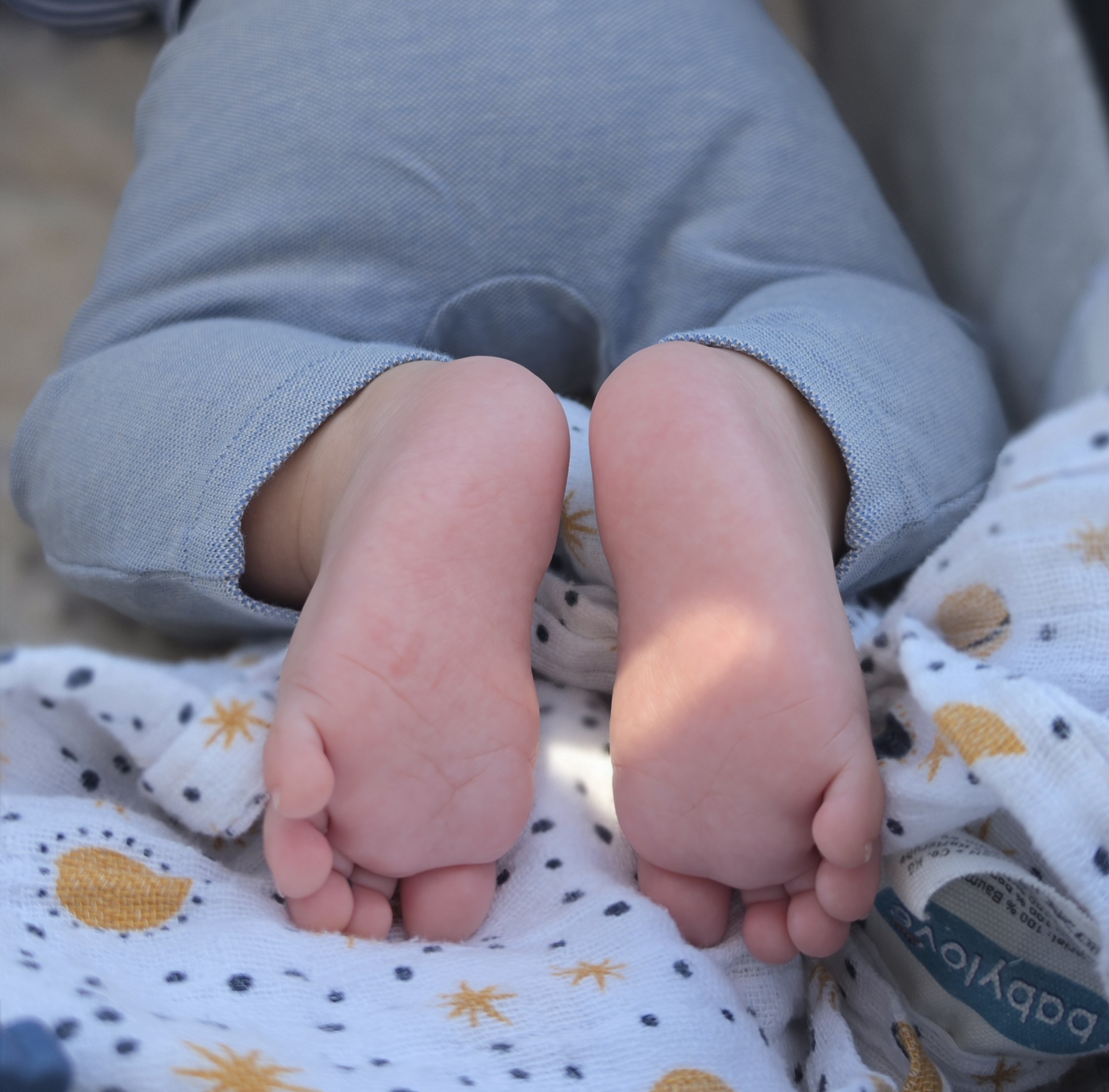 Zwei kleine Babyfüße